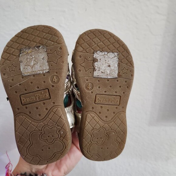 Dream Pairs Closed Toe Flower Summer Dress Sandal in Gold Size 4T - Picture 2 of 4